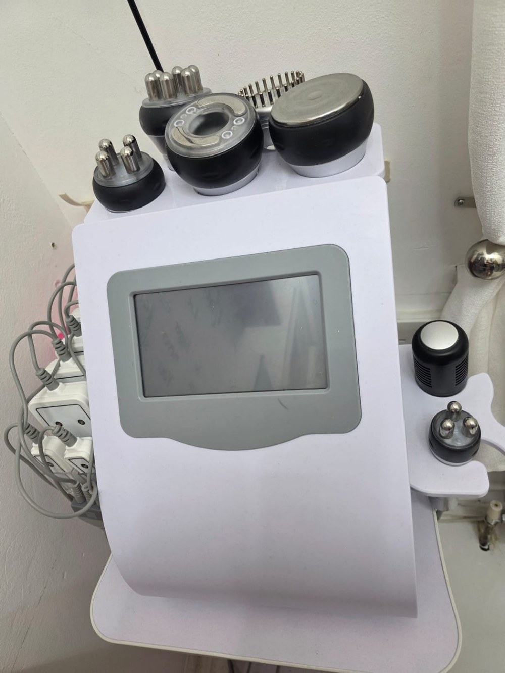 Skincare treatment device